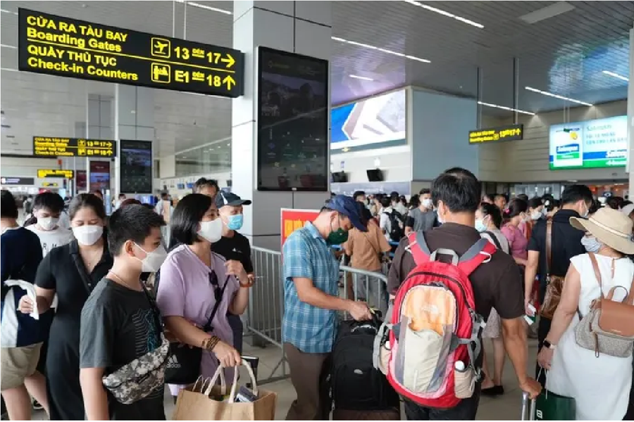 Vé bay dịp 30/4 tăng nhẹ, chặng du lịch gần như “cháy vé”