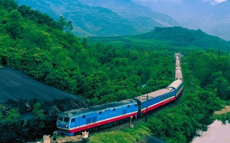 Giảm đến 40% giá vé tàu giường nằm, vé khứ hồi