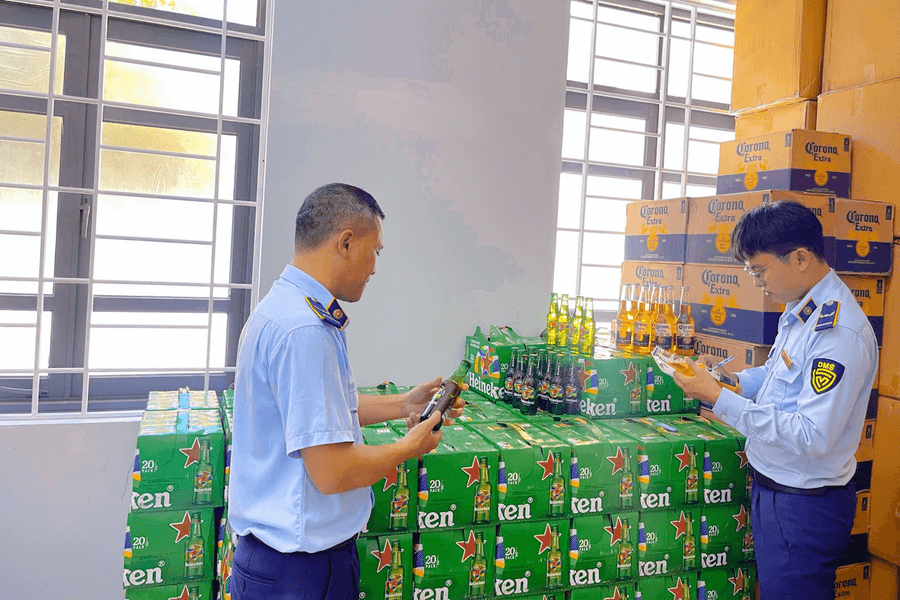 Phú Yên: Tạm giữ 2.800 chai bia Heniken và Corona không có hóa đơn, chứng từ