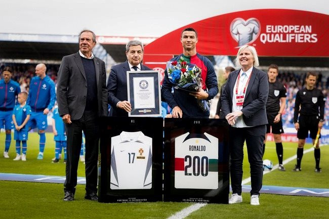 Ronaldo lập kỷ lục Guinness
