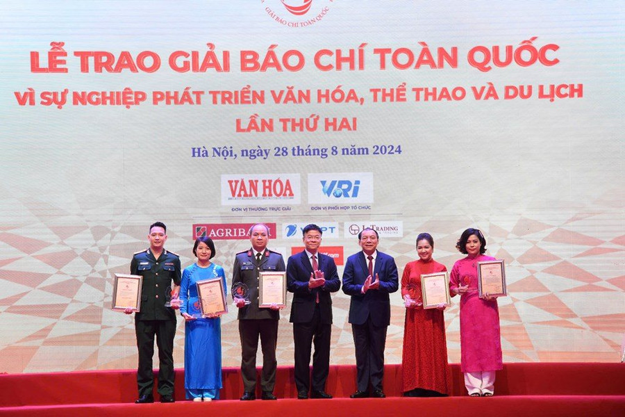 Trao giải Giải Báo chí toàn quốc “Vì sự nghiệp phát triển văn hóa, thể thao và du lịch” lần thứ Hai