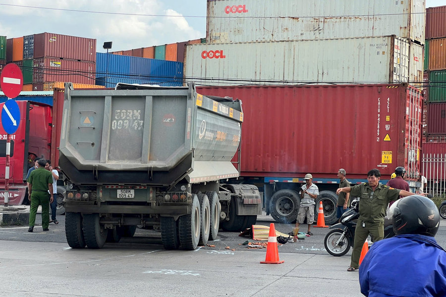 Xe đầu kéo ôm cua, một người tử vong