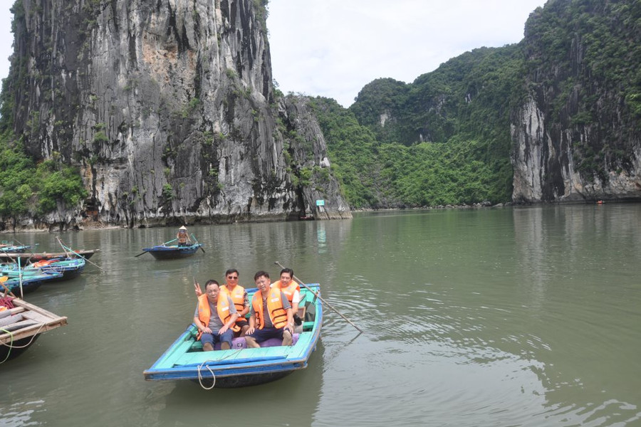 Quảng Ninh đón hàng trăm nghìn khách trong dịp nghỉ lễ 02/9