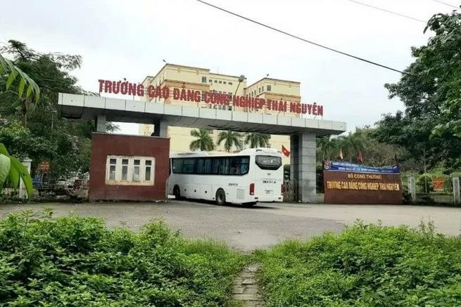 Khẩn trương tìm nguyên nhân 13 học sinh Trường cao đẳng Công nghiệp Thái Nguyên nhập viện