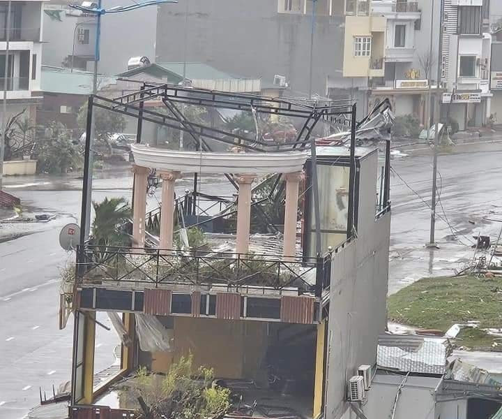 Quảng Ninh tan hoang sau bão hoành hành