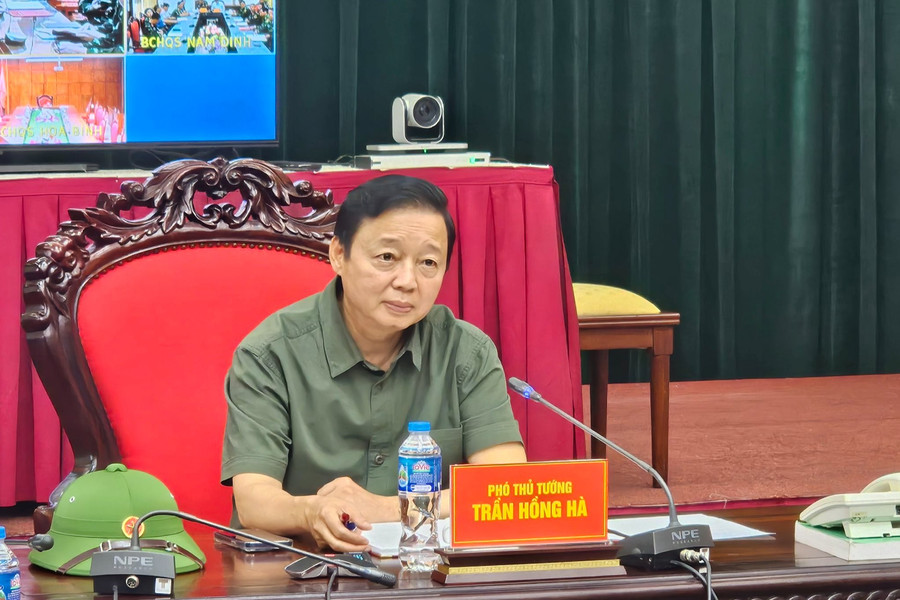 Phó Thủ tướng: Hạn chế người dân ra khỏi nhà đến 20h