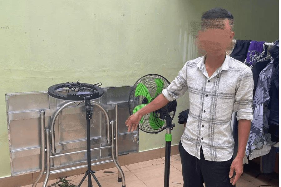 Tóm cặp nam nữ lợi dụng mưa bão để "hôi của"