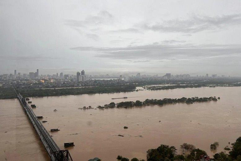 Tập trung ứng phó lũ lớn, đảm bảo an toàn đê điều