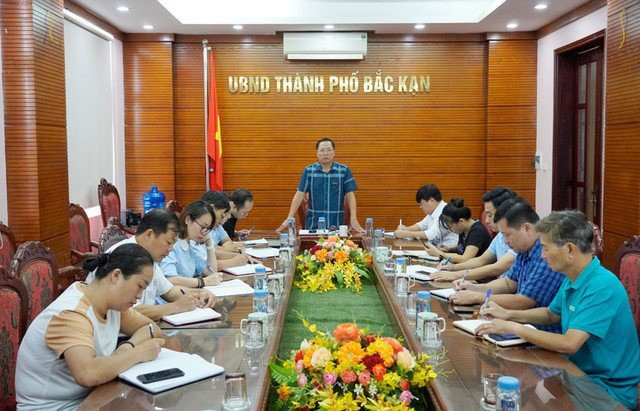 Hàng chục học sinh, giáo viên tiêu chảy sau bữa trưa