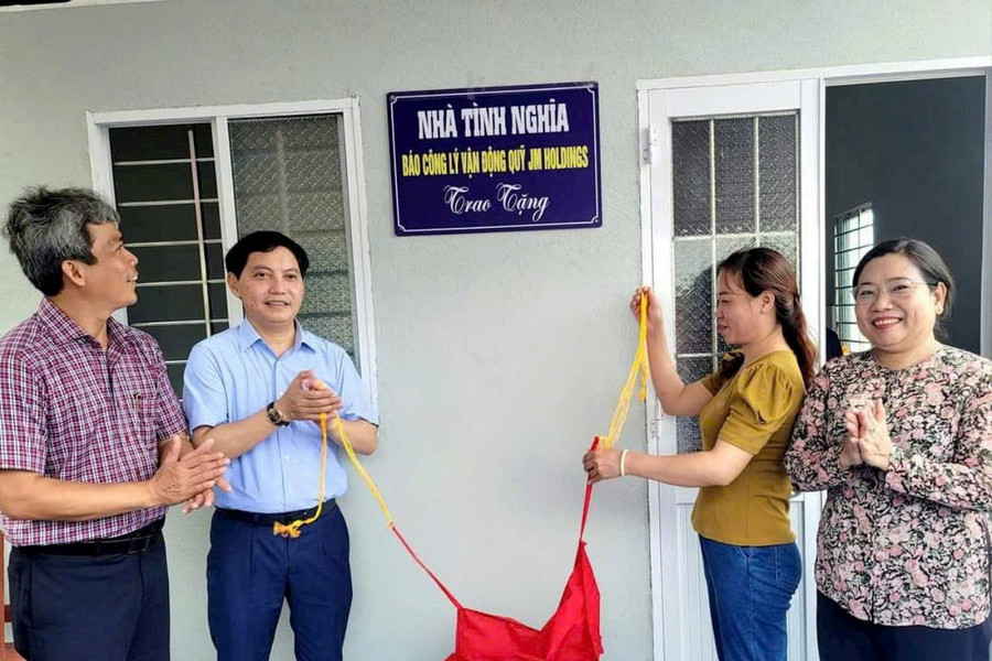 Báo Công lý trao nhà tình nghĩa cho các gia đình có hoàn cảnh khó khăn tại tỉnh Sóc Trăng