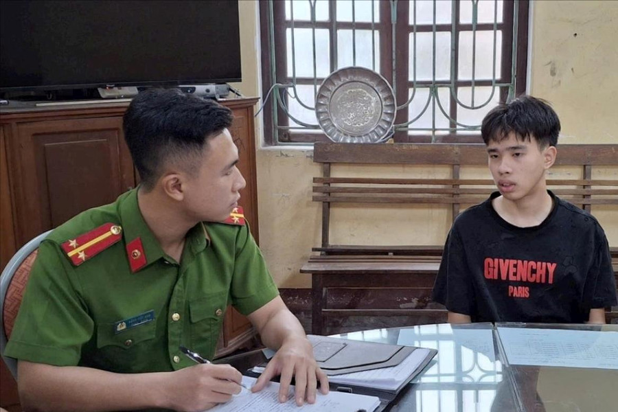 Thiếu niên “thông chốt” làm 1 cảnh sát giao thông trọng thương