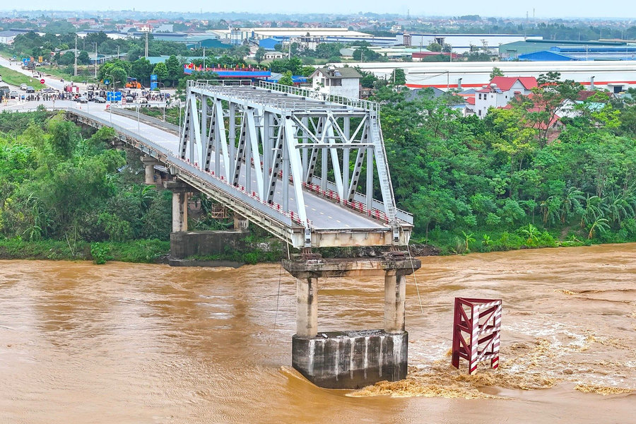Đẩy nhanh tiến độ xây dựng cầu Phong Châu