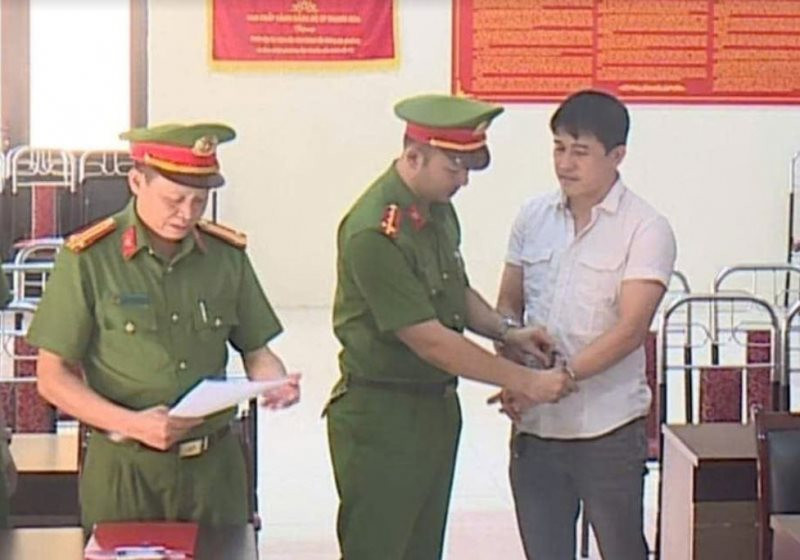 Tra còng cán bộ địa chính 'giả mạo trong công tác'