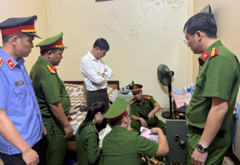 Nguyên Chủ tịch và địa chính xã giả mạo trong công tác