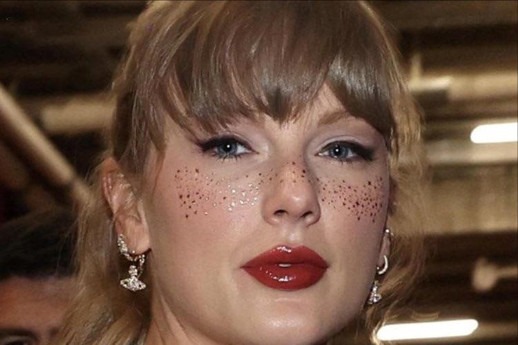 Mốt trang điểm giả tàn nhang lên ngôi nhờ Taylor Swift