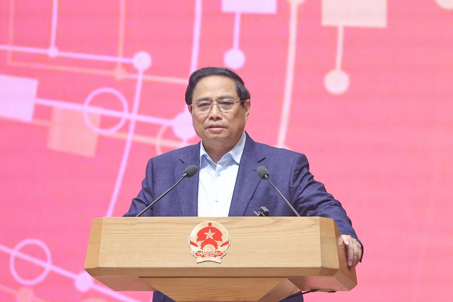 Chuyển đổi số là lựa chọn chiến lược, ưu tiên hàng đầu để phát triển nhanh và bền vững