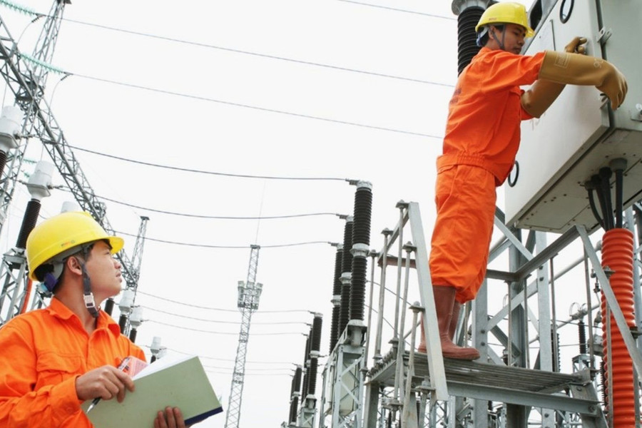 Bảo đảm điện, hàng hóa thiết yếu sau bão số 4
