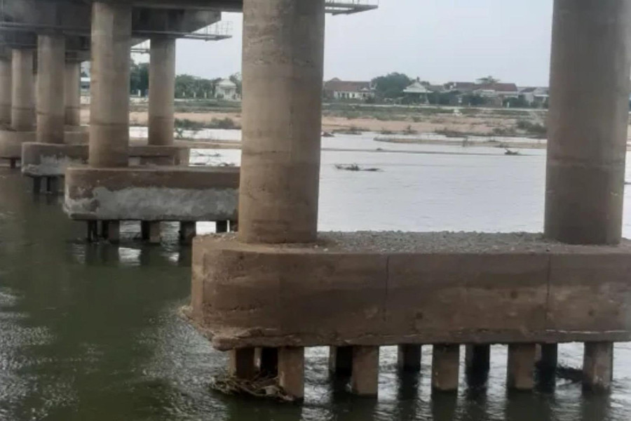 Bình Định: Cầu Kiên Mỹ bị hở 11 trụ cầu