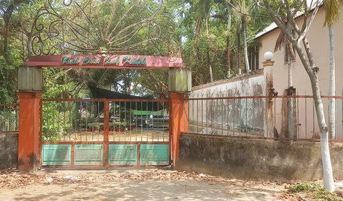 Bất ngờ với ngôi nhà hoang "siêu to" trong Công viên Sa Đéc