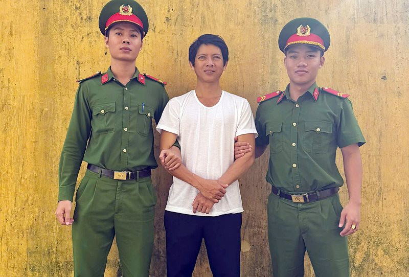 Bắt đối tượng dọa giết người bằng xăng