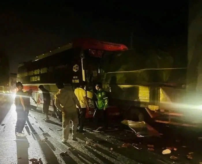 Tai nạn liên hoàn trên quốc lộ 5, hai người nhập viện