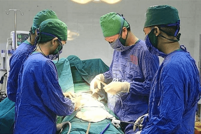 Cụ ông ở Hải Dương phải cắt một phần tá tràng vì xương cá đâm thủng