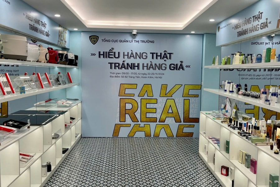 Mở cửa phòng trưng bày “Hiểu hàng thật - Tránh hàng giả”