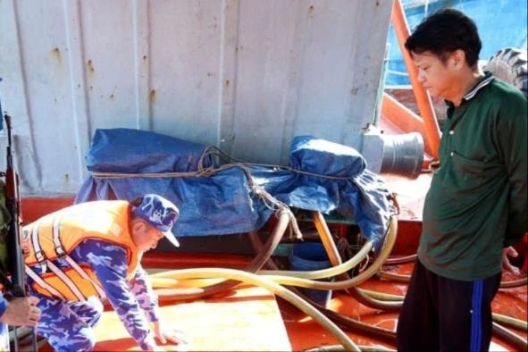 Bắt giữ tàu vận chuyển 60.000l dầu DO không rõ nguồn gốc