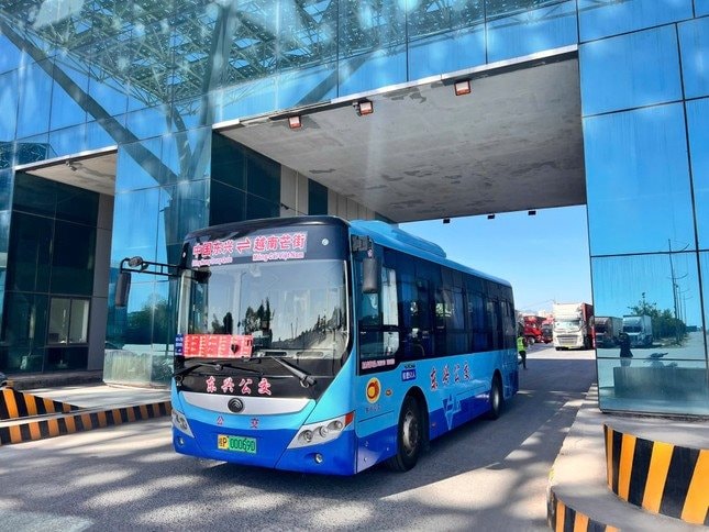 Khôi phục tuyến vận tải hành khách Việt - Trung