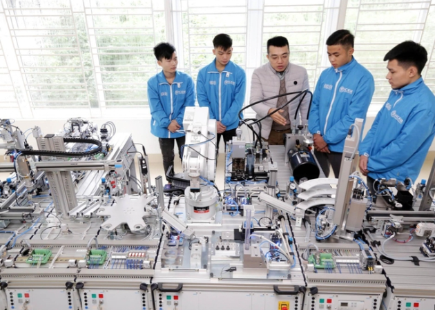 Từ ngày 10/12, lương viên chức giáo dục nghề nghiệp thay đổi