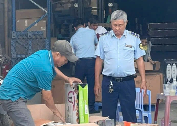 TP. Hồ Chí Minh: Loạt cơ sở kinh doanh hàng giả, hàng không rõ nguồn gốc, xuất xứ