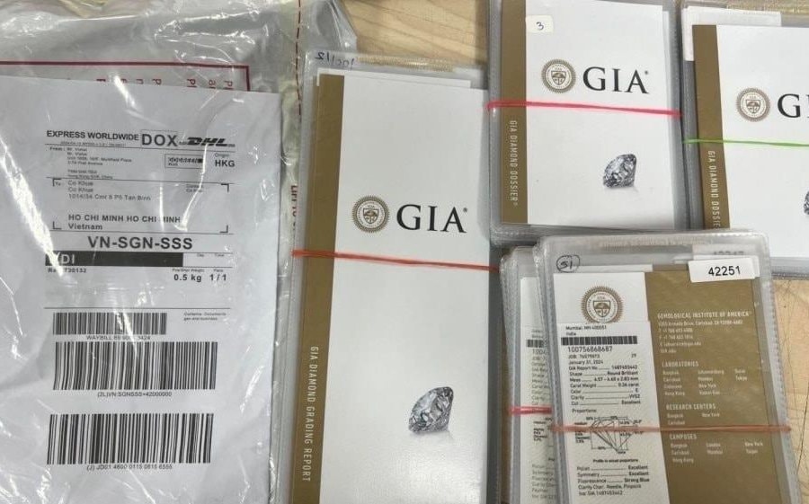 TP. HCM: Điều tra nhiều lô hàng nghi chứa kim cương nhập lậu