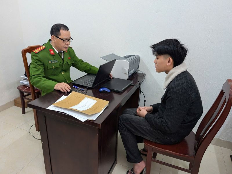 Triệu tập nam sinh hành hung bạn chỉ vì 10.000 đồng