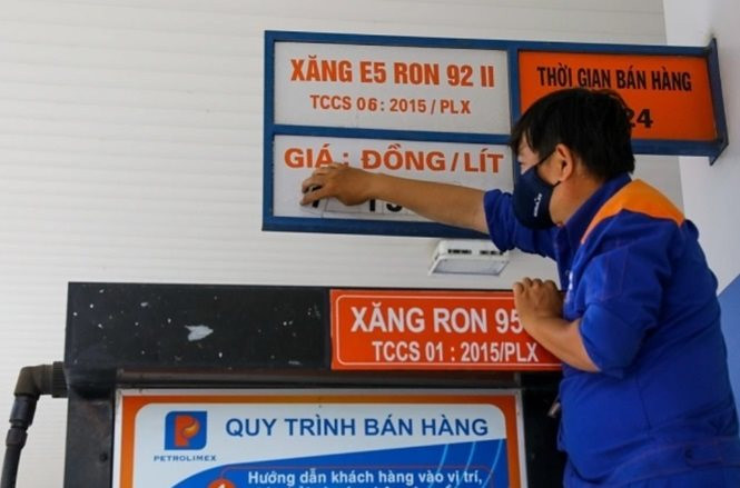 Giá xăng dầu đồng loạt giảm chiều mùng 4 Tết