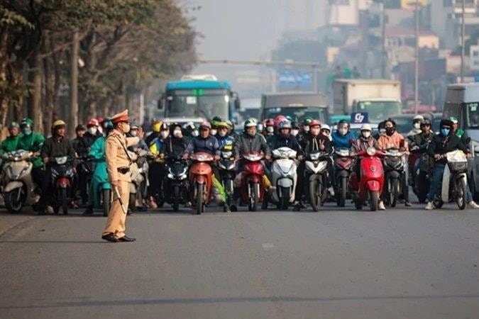 Tăng cường chế tài xử lý vi phạm giao thông, nâng cao ý thức của người dân