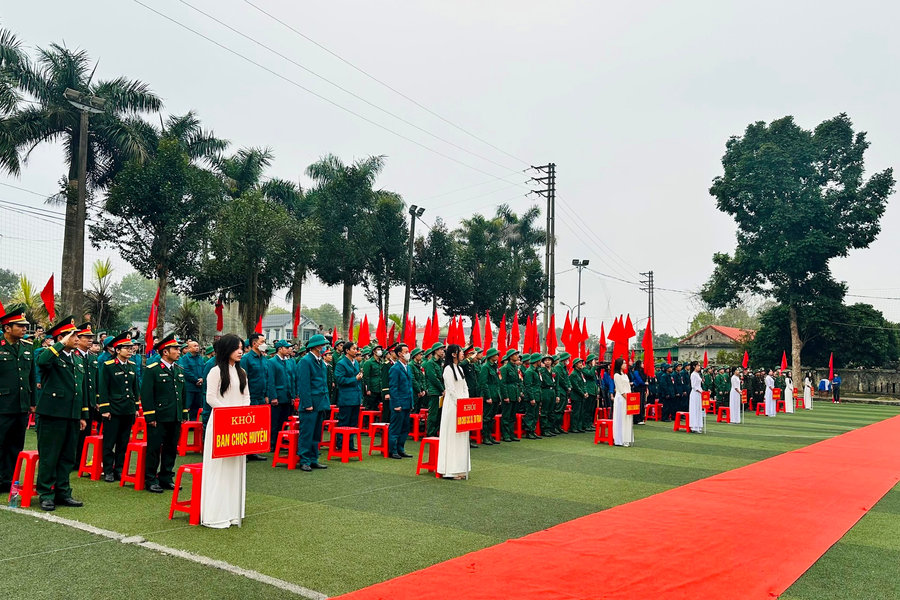 216 thanh niên Nông Cống nô nức lên đường tòng quân