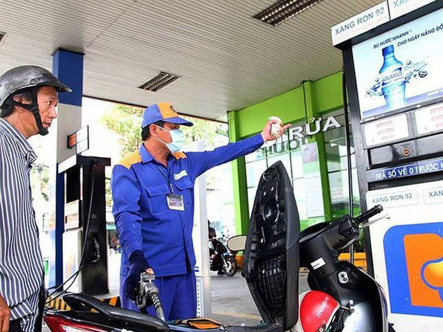 Giá xăng tiếp tục tăng, vượt ngưỡng 21.300 đồng/lít
