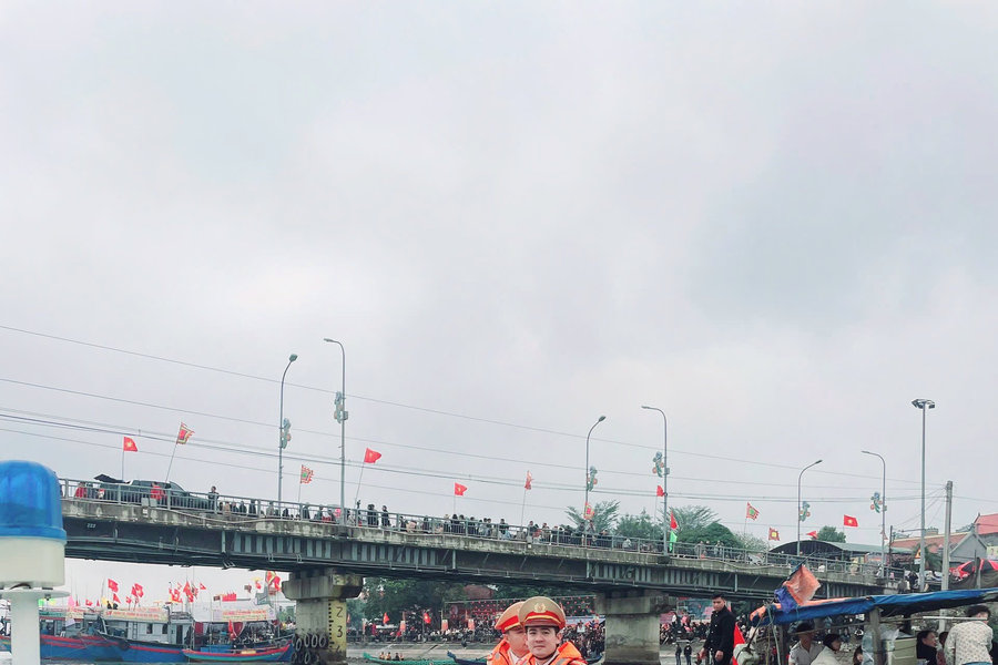 Nghệ An: Cảnh sát giao thông đường thủy ra quân bảo đảm an toàn cho lễ hội đua thuyền