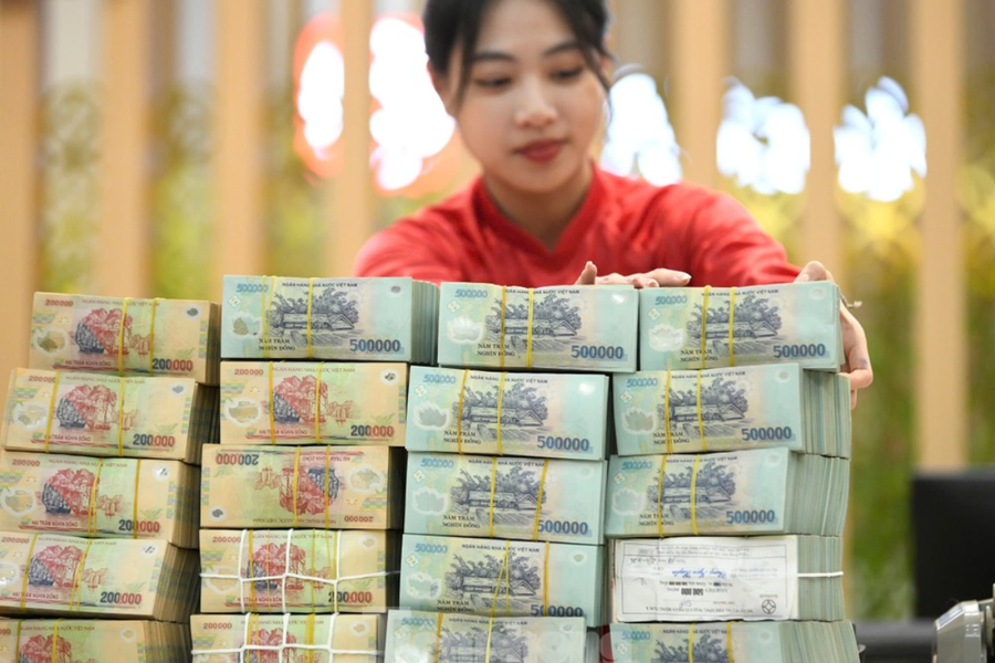 Đề nghị tiếp tục miễn thuế thu nhập cá nhân đối với lãi tiền gửi tiết kiệm