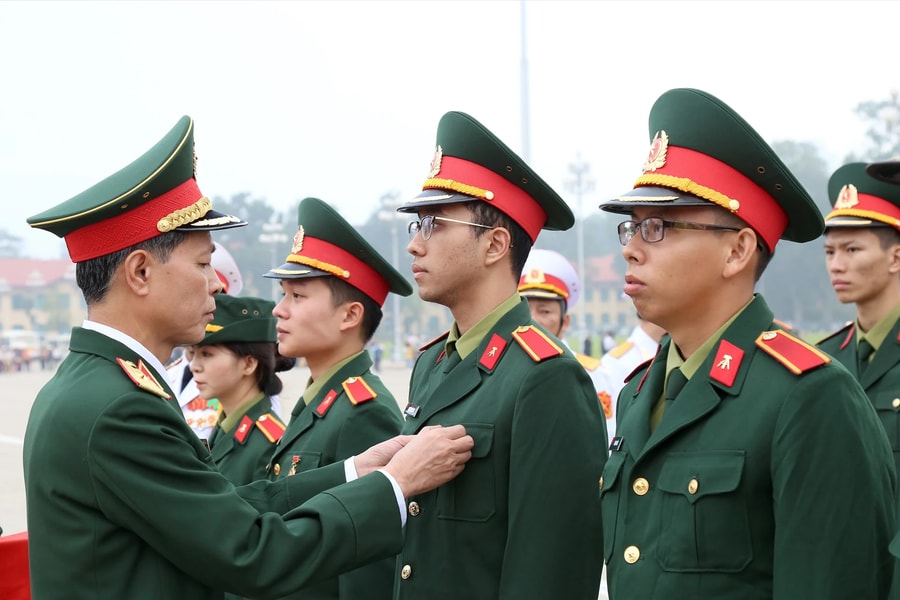 Tiêu chí, tiêu chuẩn để xét thăng quân hàm cấp tướng vượt bậc, trước thời hạn đối với sĩ quan Quân đội nhân dân Việt Nam