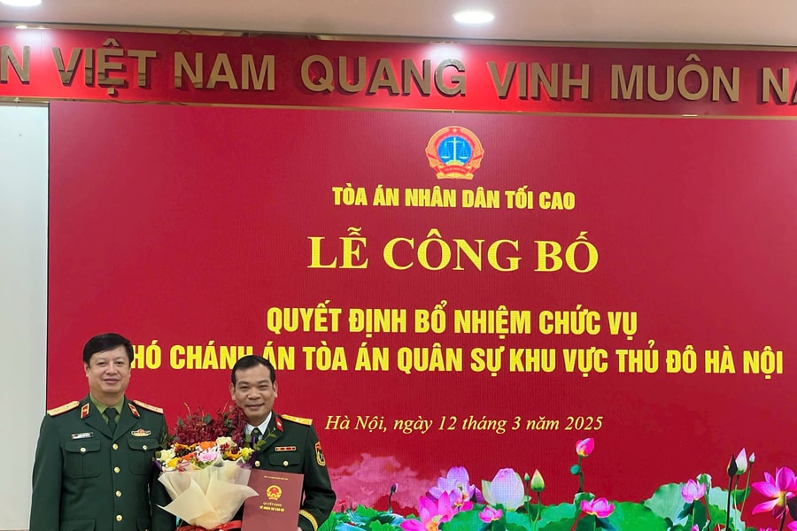 Trao quyết định bổ nhiệm chức vụ Phó Chánh án Tòa án quân sự Khu vực Thủ đô Hà Nội