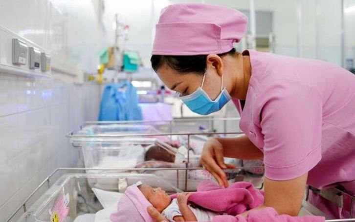 Từ ngày 20/3/2025, Đảng viên sinh con thứ 3 không bị kỷ luật