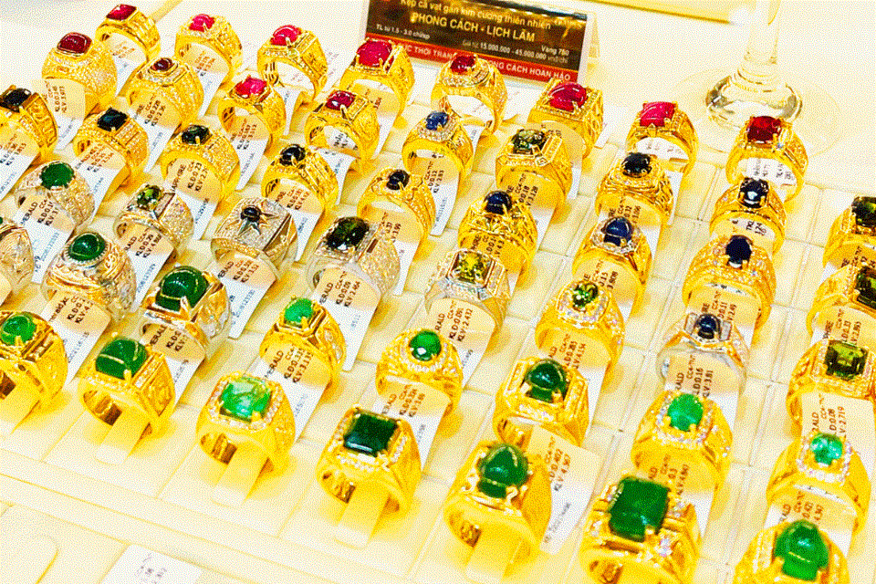 Giá vàng trong nước tăng mạnh, tiến sát 100 triệu đồng/lượng