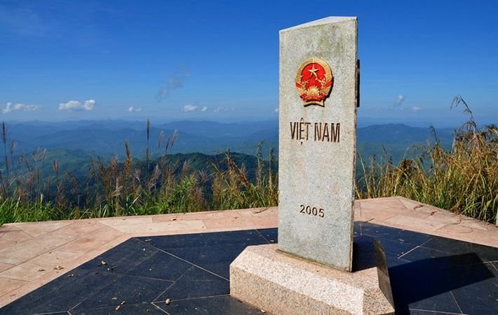 Tạm dừng tham quan cột mốc số 0 tại cực Tây Tổ quốc để thi công đường