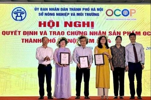 Hà Nội: 14 làng được trao danh hiệu làng nghề, 108 sản phẩm được cấp chứng nhận OCOP 2024