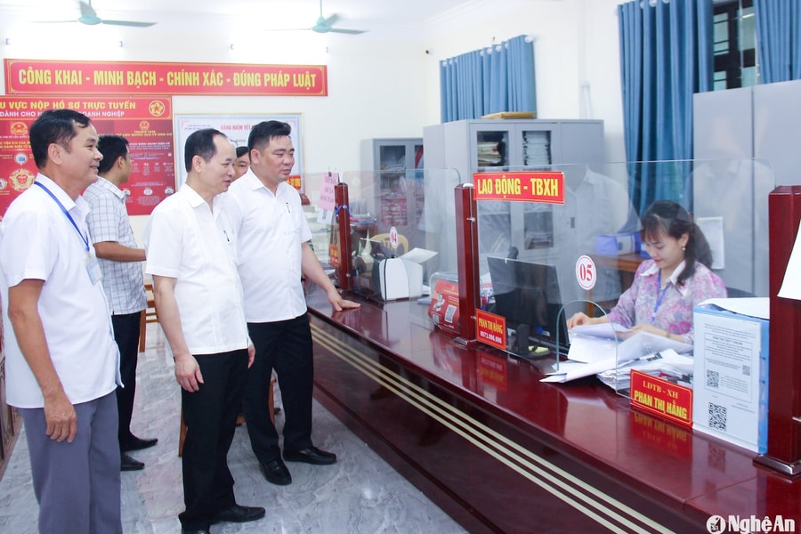 Chuyển 100% biên chế cấp huyện để bố trí ở cấp xã, có thể tăng cường cán bộ cấp tỉnh về xã