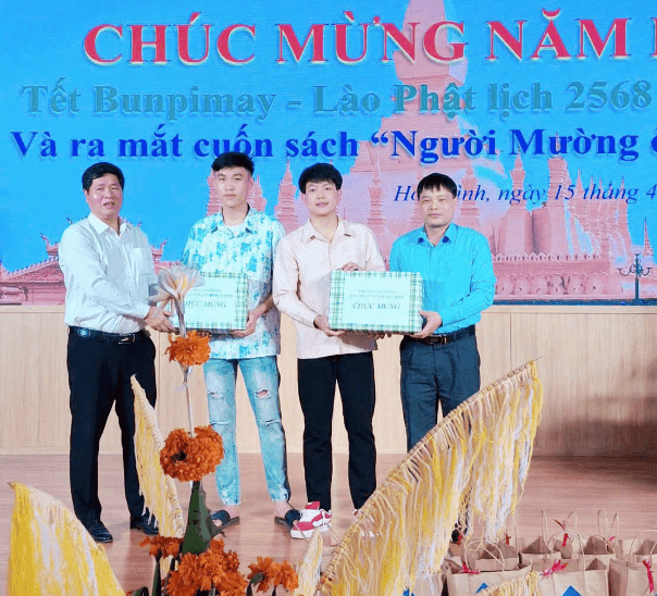 Biểu tượng đoàn kết gắn bó Việt – Lào