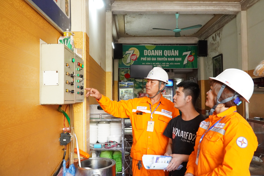 Công ty Điện lực Bắc Giang tuyên truyền an toàn điện, tiết kiệm điện và phòng chống cháy nổ