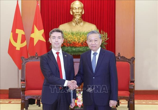 Tổng Bí thư Tô Lâm tiếp Đại sứ EU Julien Guerrier