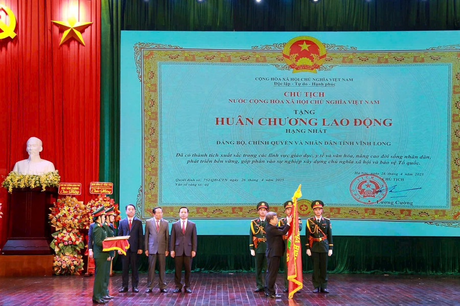 Bí thư Trung ương Đảng, Chánh án TANDTC Lê Minh Trí dự Lễ kỷ niệm 50 năm Ngày giải phóng miền Nam tại Vĩnh Long